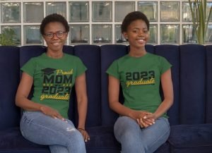 thumbnailmomanddaughterproudmomandgraduate